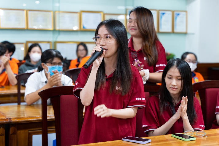 Sinh viên Viện Đào tạo Quốc tế tìm hiểu thuật ngữ Online to Offline (O2O) trong Marketing 76