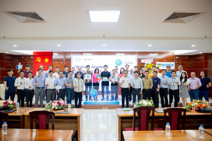 Khoa Công nghệ thông tin HUTECH tổ chức Hội nghị thường niên chương trình Học viện mạng Cisco Vietnam Academy Conference 2022 15