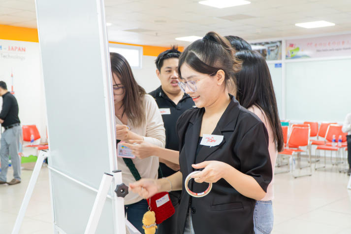 Khép lại chuỗi tập huấn dành cho Cán bộ - Giảng viên - Nhân viên HUTECH bằng hoạt động thiết kế poster ấn tượng 138