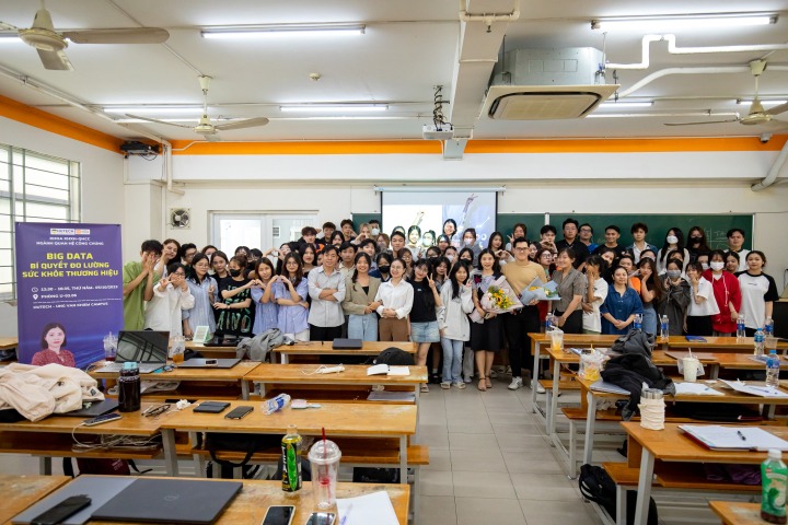 Sinh viên ngành Quan hệ công chúng HUTECH tìm hiểu về Social Listening cùng chuyên gia 55