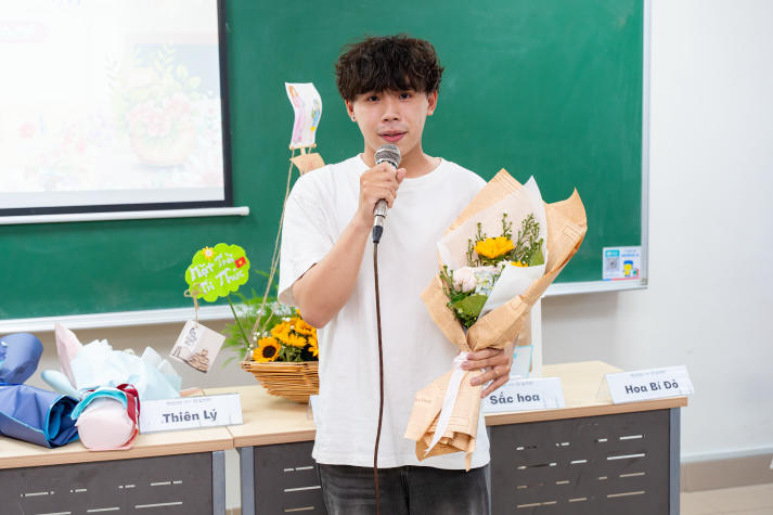 [Ảnh] Tri ân người lái đò: Hoa thay lời cảm mến của sinh viên Trung Quốc học trong ngày Nhà giáo Việt Nam 43