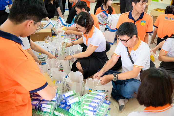 Một mùa Trăng trọn vẹn: Sinh viên Khoa Tài chính - Thương mại HUTECH đem niềm vui đến trẻ em Vĩnh Long 46