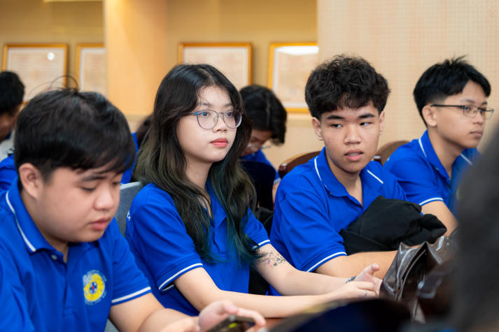 Sinh viên hào hứng “định hình ý tưởng” tại cuộc thi Thiết kế mô hình cơ thể học Thú y lần IV 35