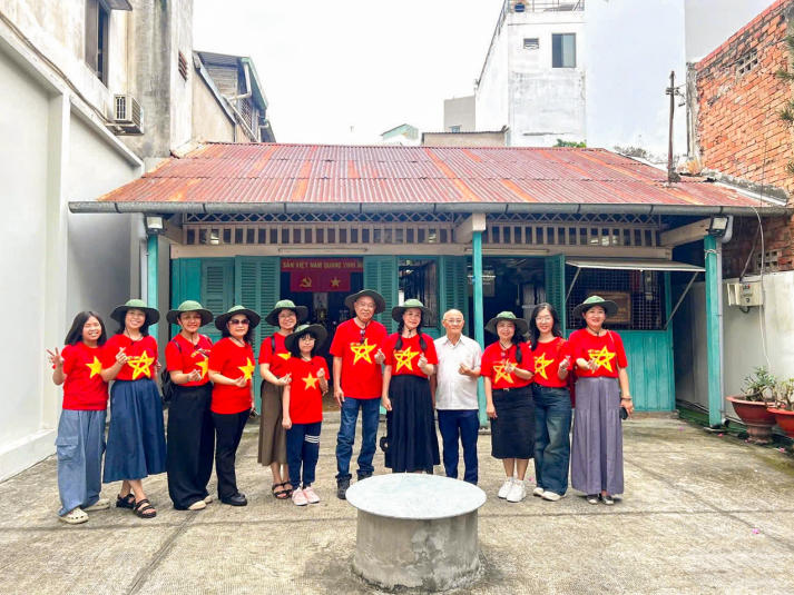 Đảng viên Chi bộ 7 HUTECH về nguồn bồi đắp lý tưởng cách mạng 21