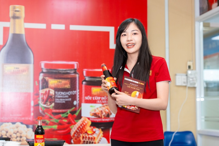 Bếp trưởng 5 sao đứng lớp, sinh viên Quản trị nhà hàng học nghề từ căn bếp thật 71