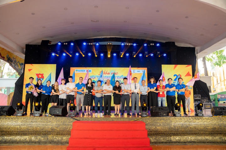 Hội trại AMAZING HUTECH 2023 chính thức khai mạc, sinh viên bật mood “chơi hết sức, quẩy hết mình” 158