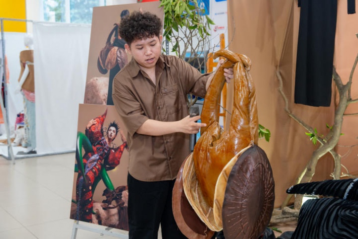 [Video] Đem bọ cánh cứng và người vô gia cư vào đồ án tốt nghiệp, 02 sinh viên ngành Thiết kế thời trang HUTECH “cán đích” thủ khoa và á khoa 124