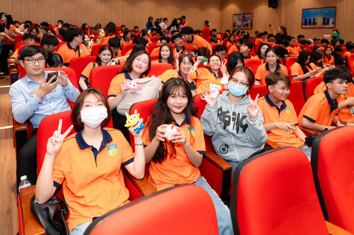 Khoa Quản trị kinh doanh chào đón tân sinh viên khoá 2025: Sẵn sàng hội nhập, vững bước tương lai 173