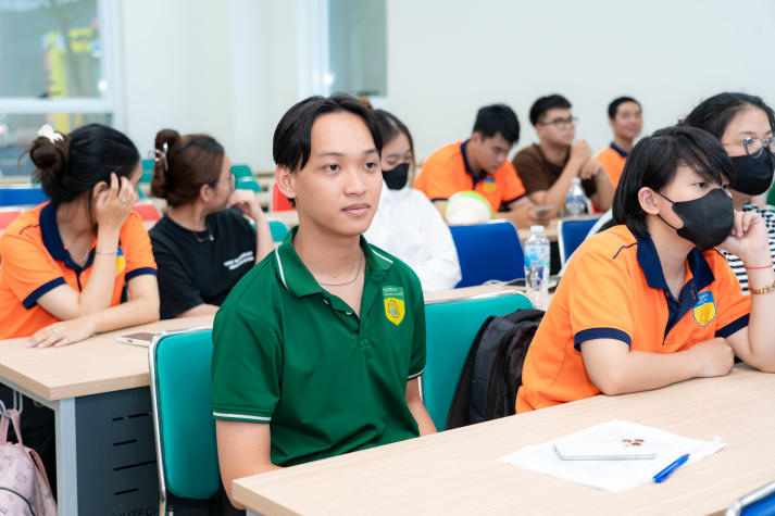 Sinh viên Viện Khoa học Ứng dụng tập huấn an toàn phòng thí nghiệm, chủ động phòng ngừa rủi ro 53