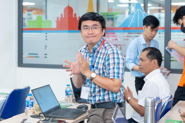 Sinh viên Khoa Xây dựng HUTECH tìm hiểu giải pháp chống thấm công nghệ Việt 33