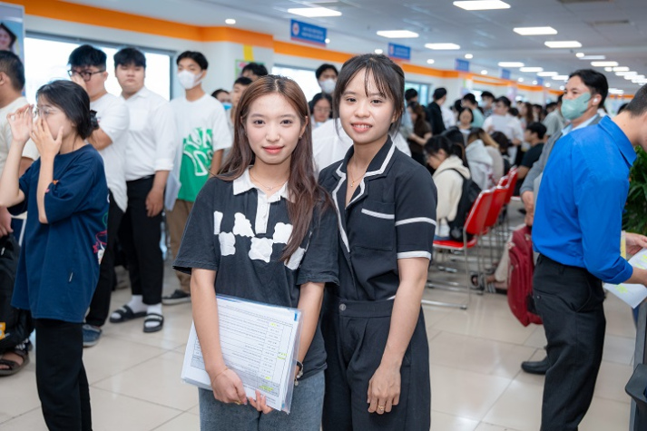 Từ lời khuyên của anh chị đi trước, tân sinh viên mạnh dạn chọn HUTECH cho hành trình đại học 12