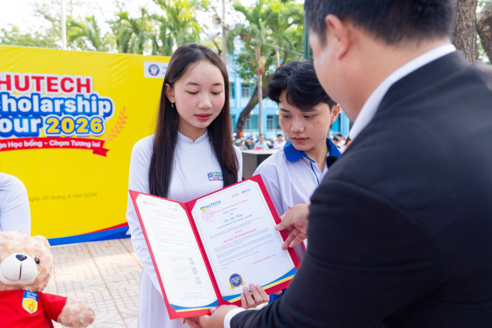 [Ảnh] HUTECH Scholarship Tour 2026 “phủ sóng” học bổng xuyên Việt,  tiếp sức sĩ tử chạm tương lai 220