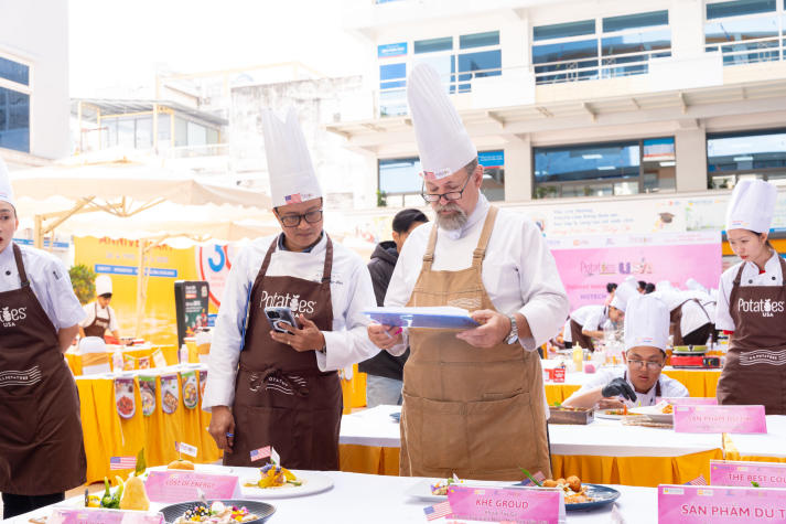 HUTECH-ers gặp chuyên gia, khơi mở bí kíp nghề nghiệp ngay trên giảng đường 94