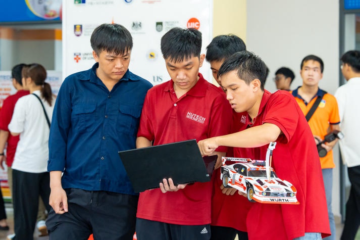 Trải nghiệm học theo kiểu “độc lạ” cùng sinh viên HUTECH tại loạt sân chơi “cực chất” 26