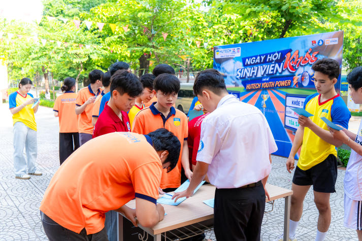 Sinh viên Viện Kỹ thuật bứt phá năng lượng tại “HUTECH Youth Power” 23