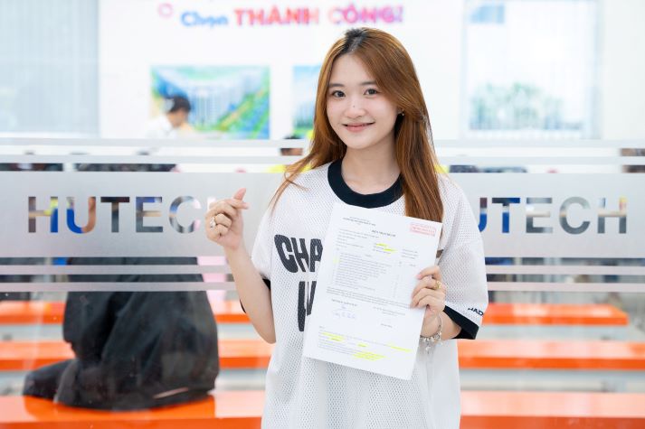 Tân sinh viên thích thú với môi trường học tập tại HUTECH 95