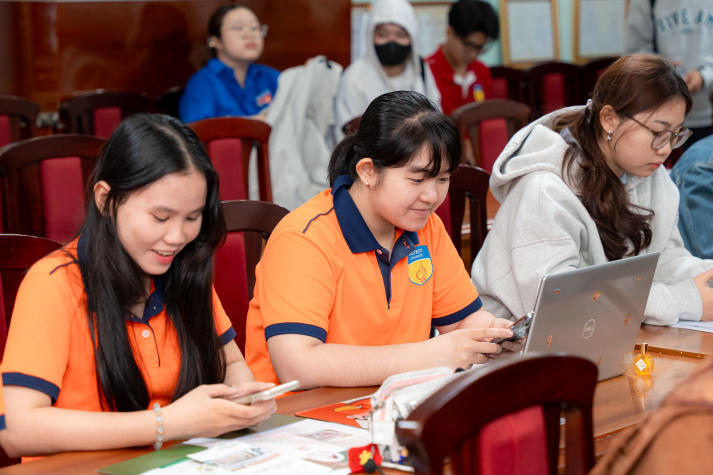 Sinh viên HUTECH trang bị “tấm khiên” bảo vệ sức khoẻ lúc giao mùa cùng chuyên gia 76