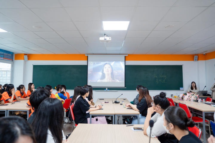Sinh viên Khoa Hàn Quốc học thích thú “Đối mặt với AI - Tương lai của nghề biên phiên dịch” 75
