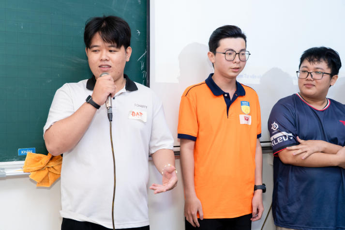 Tự tin cất tiếng nói, sinh viên HUTECH chinh phục kỹ năng thuyết trình trước đám đông 30