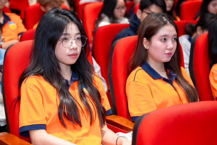Sinh viên HUTECH khám phá “luật chơi” kinh doanh thời AI cùng chuyên gia ngày 23/10 tới 35