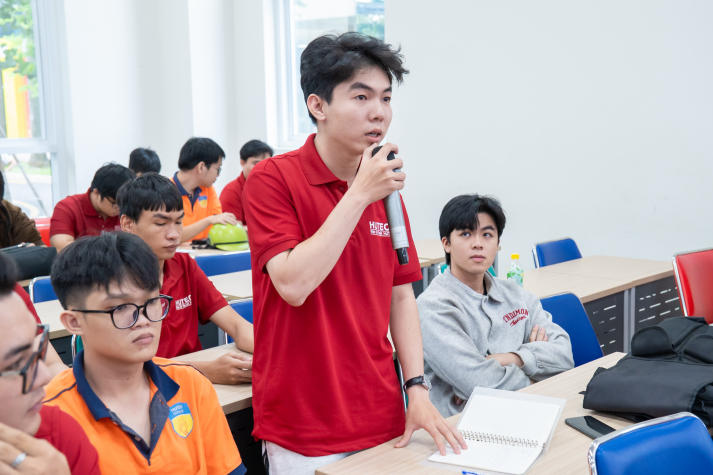Sinh viên Viện Kỹ thuật tiếp cận công nghệ Digital Twin và xu hướng chuyển đổi số ngành điện 72