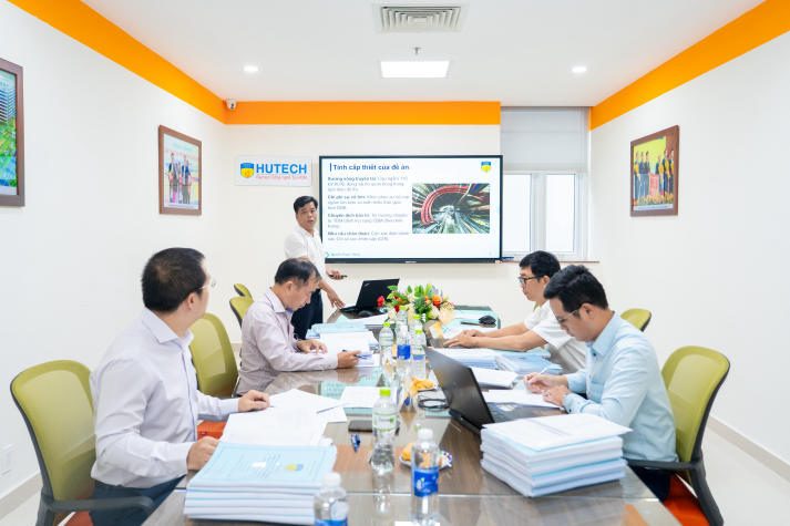 Nhiều giải pháp cho hệ thống điện thông minh tại buổi bảo vệ luận văn/đề án Thạc sĩ ngành Kỹ thuật điện 11