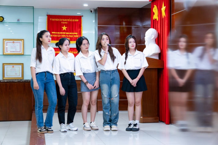 Gay cấn với từng trận tranh tài trong cuộc thi học thuật “Tìm hiểu văn hóa Trung Hoa” của Khoa Trung Quốc học HUTECH 116