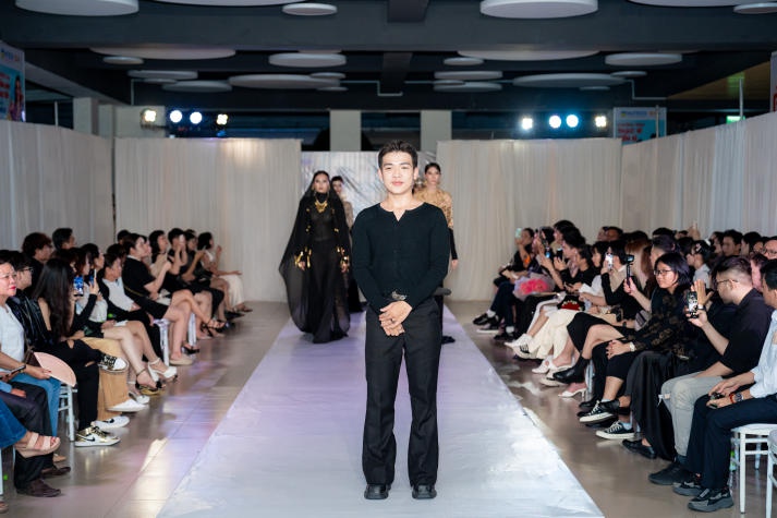 [Video] Sinh viên Thiết kế thời trang HUTECH “trình làng” loạt đồ án tốt nghiệp với nhiều ý tưởng độc đáo 458