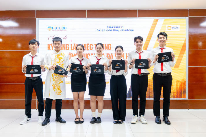 Trang bị kỹ năng làm việc trong môi trường VUCAH và đa văn hóa cho sinh viên HUTECH 71