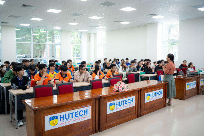 Thủ lĩnh sinh viên Khoa Công nghệ thông tin trang bị kỹ năng tổ chức sự kiện 45