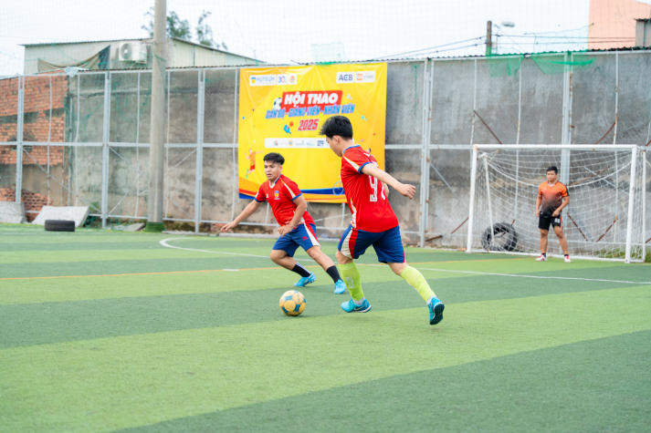 [Hội thao CB-GV-NV HUTECH 2025]: VPT-VPHĐT-P.NS-TT.KĐ-ĐBCL-B.TTr-TT.IT đăng quang ngôi vương Bóng đá nam 85