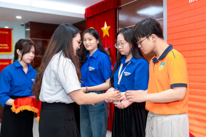 Lễ kết nạp Đoàn viên HUTECH: Bồi đắp lý tưởng, lan tỏa tinh thần trách nhiệm của tuổi trẻ 44