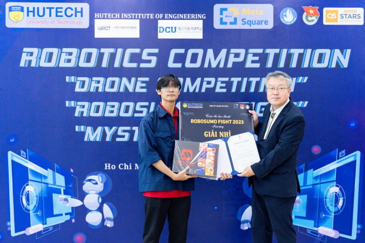 Cuộc thi học thuật “Robotics competition” thu hút đông đảo sinh viên Viện Kỹ thuật tranh tài 288