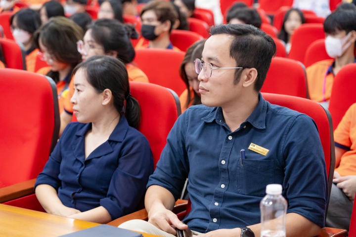 Sôi nổi buổi gặp gỡ, chào đón tân sinh viên Khoa Truyền thông và Thiết kế HUTECH 49