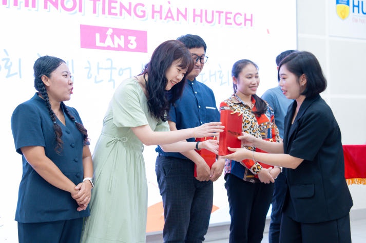 [Video] Students of the Faculty of Korean Studies showcased Korean proficiency at the 3rd "HUTECH Korean Speaking Contest" 55