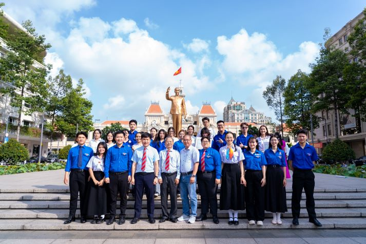 Tuổi trẻ HUTECH dâng hoa tưởng nhớ Bác, tiếp nối giá trị lịch sử và tinh thần cống hiến 19
