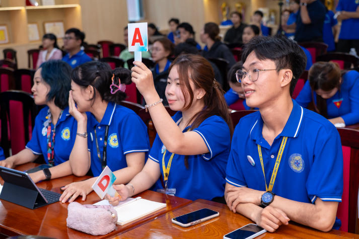 [Video] Sinh viên Khoa Thú y - Chăn nuôi toả sáng bản lĩnh nghề nghiệp tại Chung kết “Tôi là bác sĩ Thú y” 2025 49