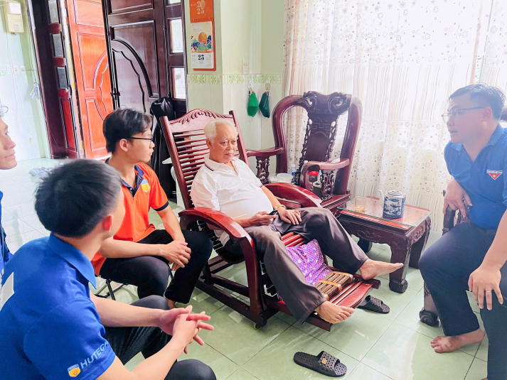 Chiến sĩ Mùa hè xanh HUTECH vun đắp lòng biết ơn, gìn giữ truyền thống dân tộc hướng về Ngày Thương binh - Liệt sĩ 79