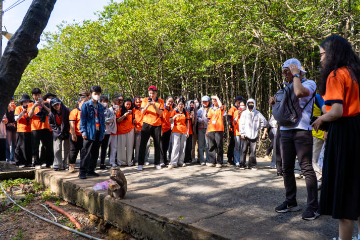 Students from the Faculty of Tourism and Hospitality Management Explore Sustainable Tourism in Can Gio 38