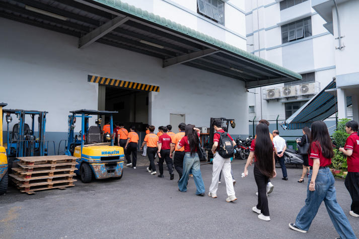 [Video] Trải nghiệm thực tế: Sinh viên Viện Đào tạo quốc tế học Logistics tại Kho Ngoại quan Tân Thuận 43