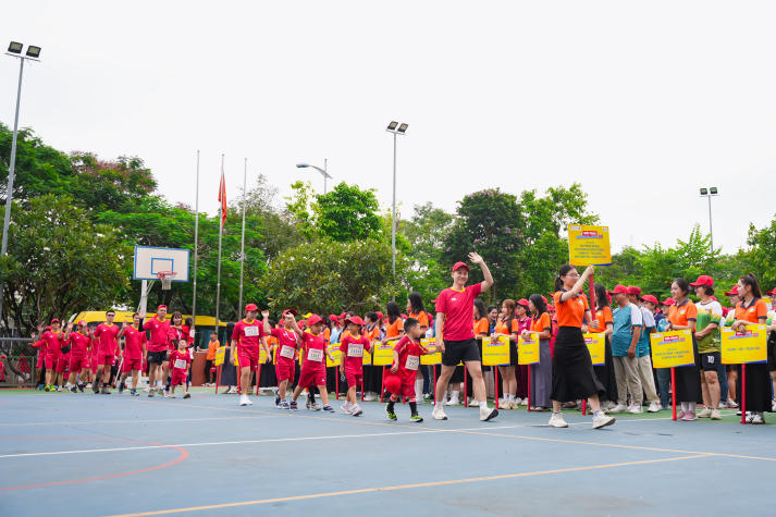 [Video] Sôi động, gắn kết và bùng nổ tại Hội thao Cán bộ - Giảng viên - Nhân viên HUTECH 2025 39