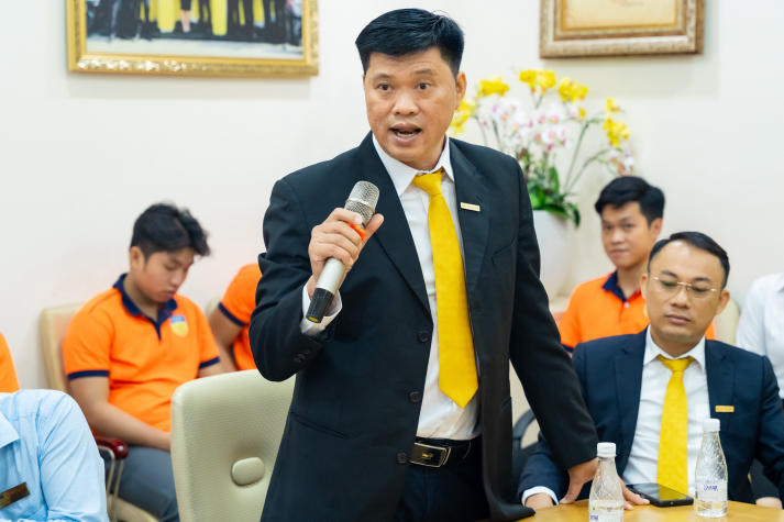 Trải nghiệm thực tế tại Nam A Bank, sinh viên Khoa Luật mở rộng góc nhìn về ngân hàng số 49