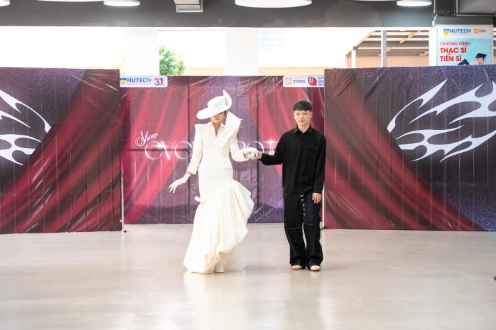 [Video] Hơn 60 trang phục sự kiện thắp sáng cá tính thiết kế trẻ 44