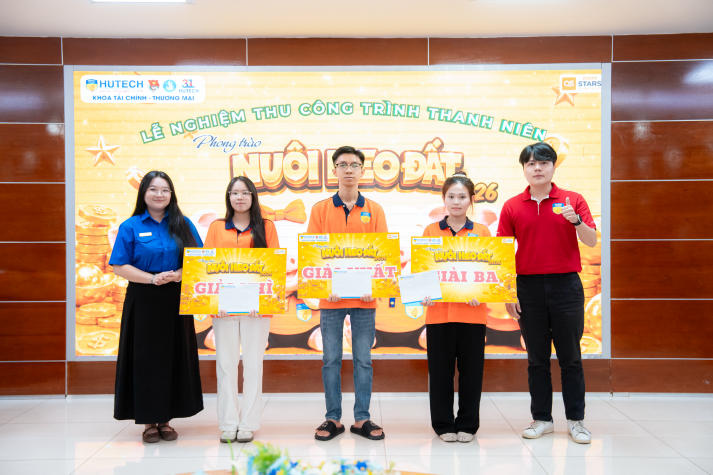 Sinh viên Khoa Tài chính - Thương mại lan tỏa yêu thương từ phong trào nuôi heo đất 76