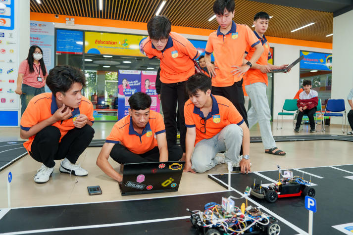 Loạt sân chơi học thuật - văn hóa nghệ thuật - thể thao cho sinh viên HUTECH thỏa sức hòa cùng đam mê 91