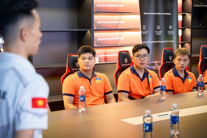 Sinh viên VKIT “chạm tay” công nghệ chăm sóc xe tại Avery Dennison Graphics Vietnam 27