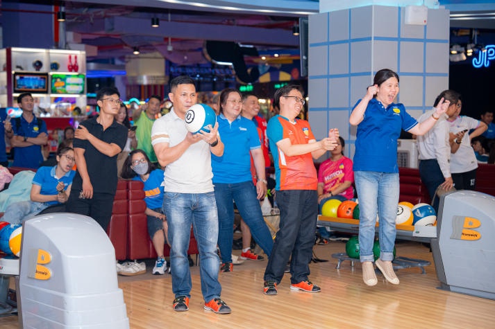 [Hội thao CB-GV-NV HUTECH 2024] Cúp vàng bộ môn Bowling đã xác định chủ nhân 53