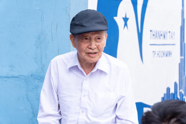 Mùa hè xanh HUTECH 2025: Gặp gỡ gia đình có công với cách mạng và xây dựng không gian sống an toàn - sạch - đẹp 23