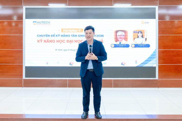 Newbies HUTECH được tiếp lửa tự tin bước vào giảng đường 20