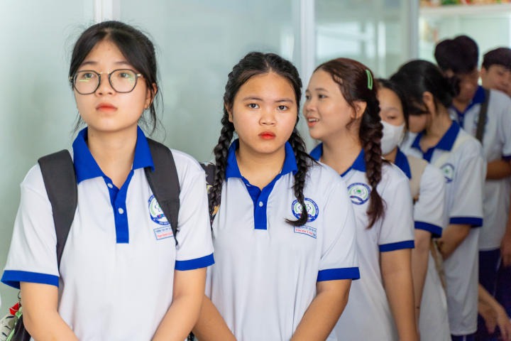 Học sinh THCS-THPT Văn Hóa Việt hào hứng tham quan HUTECH 30